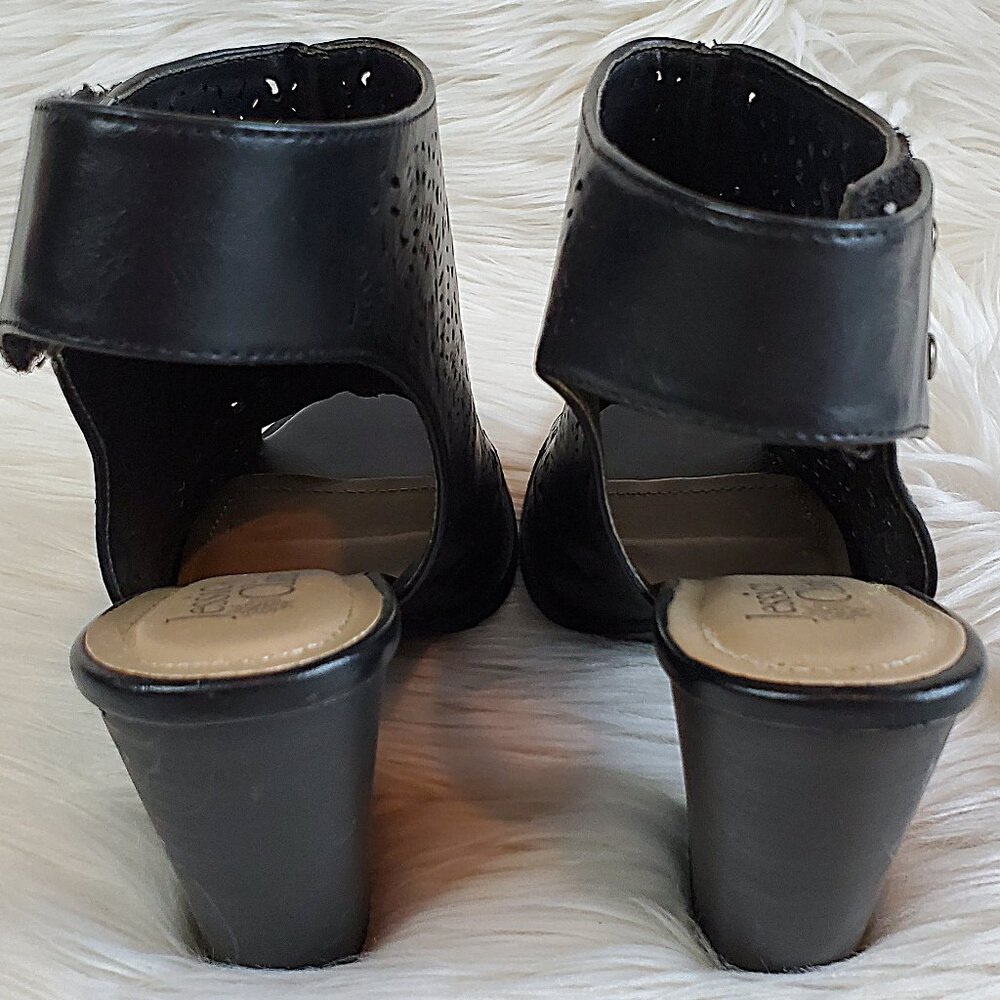 Jessica Cline Black Open Toe Laser Cut Chunky Heel SZ 7.5 - Picture 6 of 15